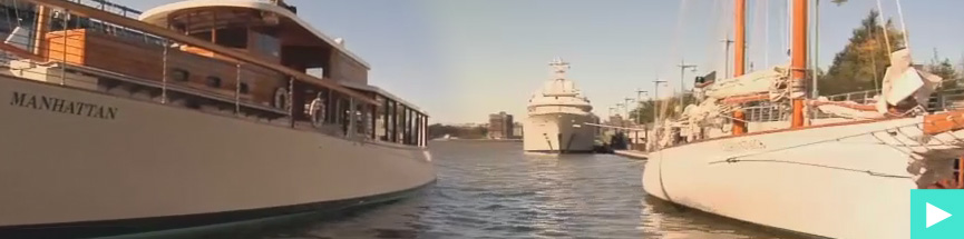 Unique Tours with classic harbor line boats at the Chelsea piers dock