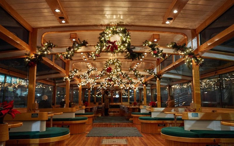 Holiday Decor on Yacht Manhattan II | Classic Harbor Line