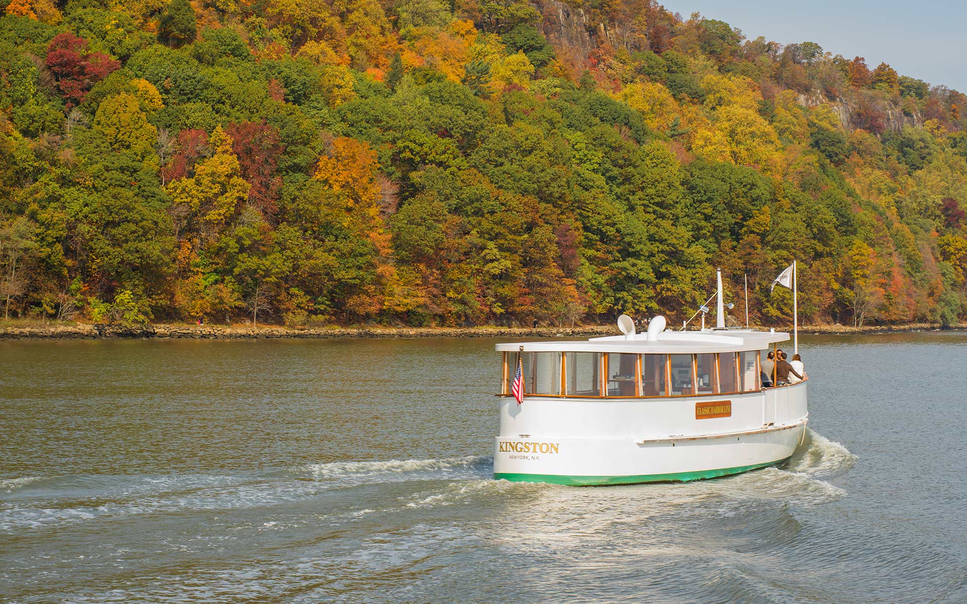 Kingston sails past the Palisades for a Fall Foliage Boat Trip.