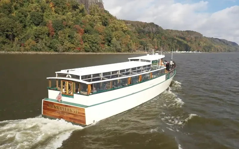FallFoliage3 Yacht Manhattan in the Hudson River with the Grand Palisades in the background