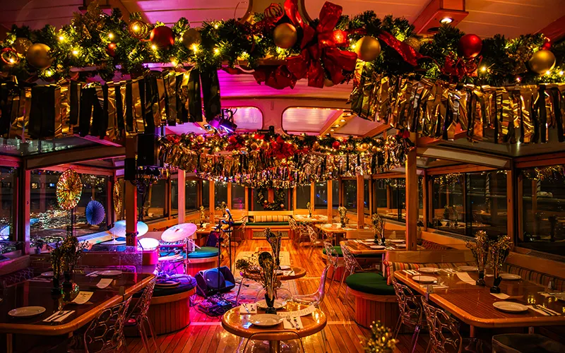 NewYear1 Grand Salon of Yacht Manhattan II decorated in New Year's Eve